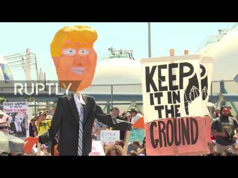 USA: Hundreds march against Trump&#039;s climate change policies in L.A