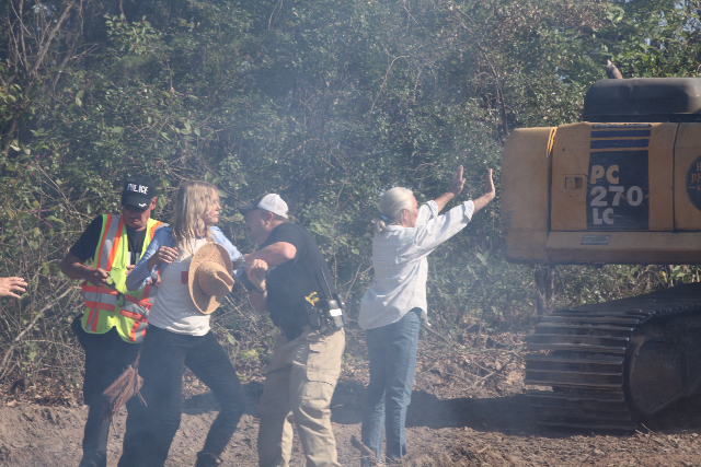 Daryl Hannah and Eleanor Fairchild Arrested - Tar Sands Blockade Keystone XL Pipeline
